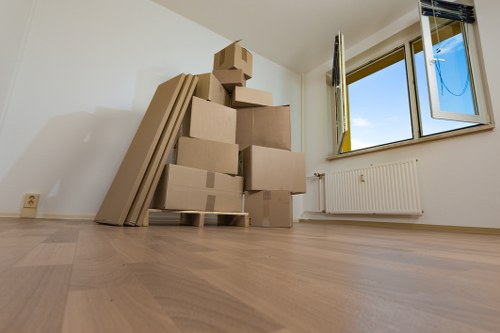 Local Stroudgreen removals team preparing items for a safe house move